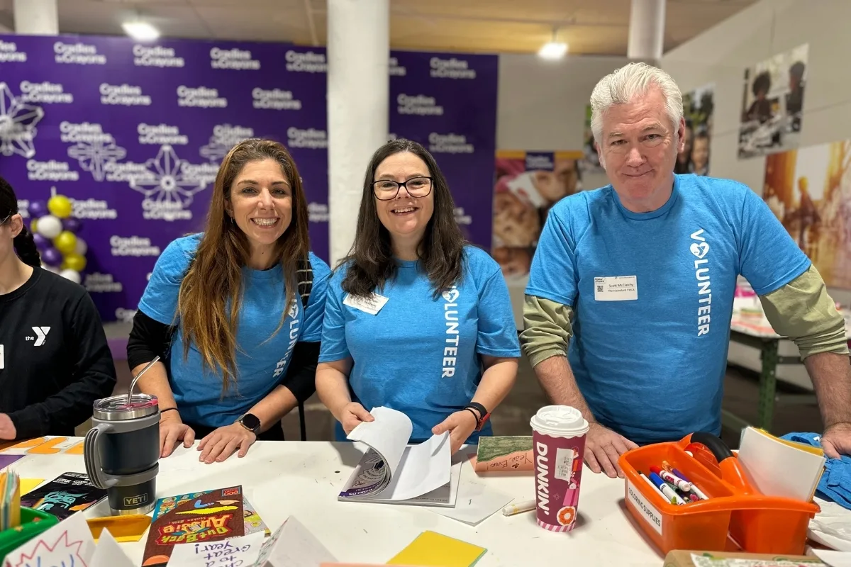 Y volunteers tableting at community outreach event